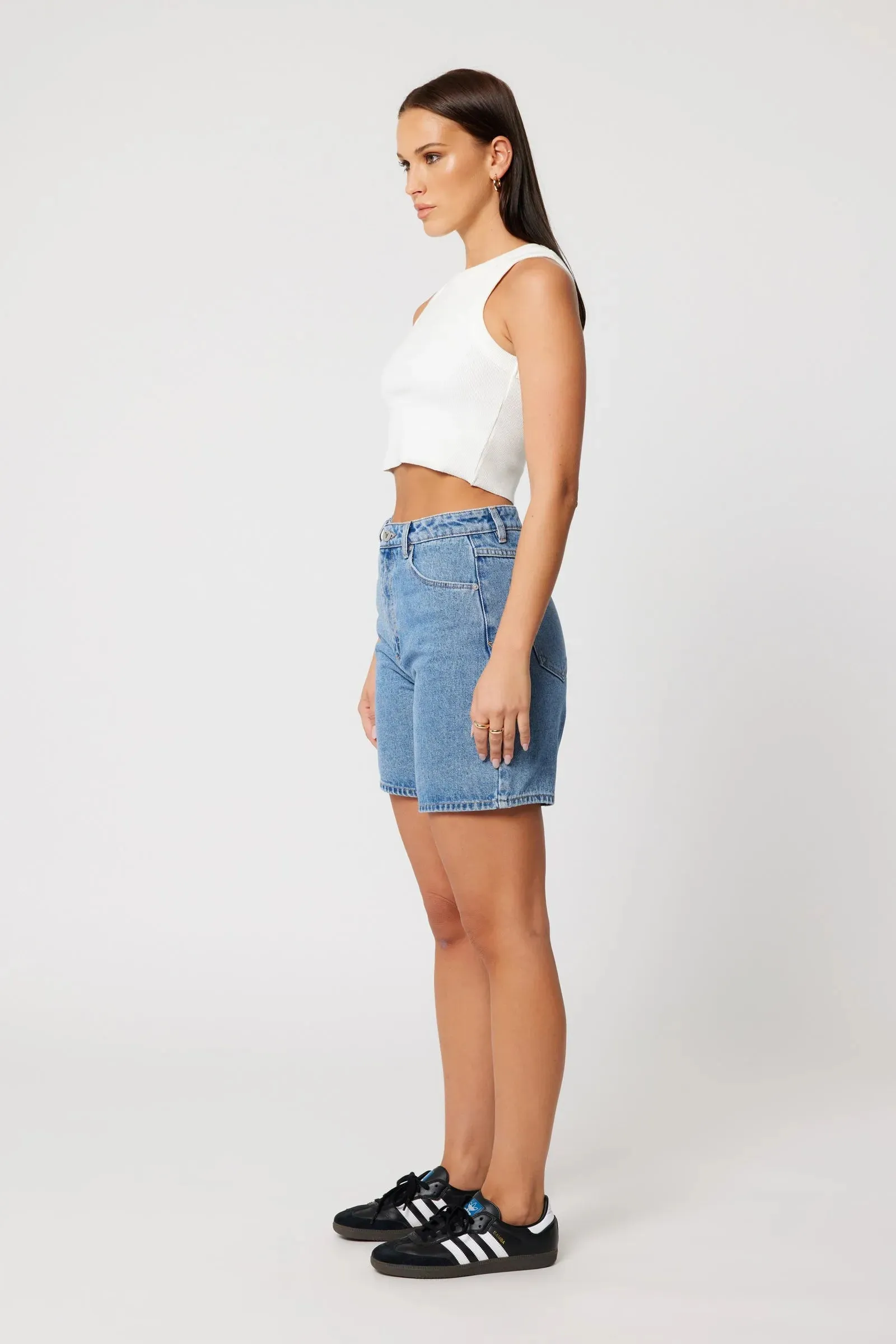 Abrand Womens Carrie Short Naomi