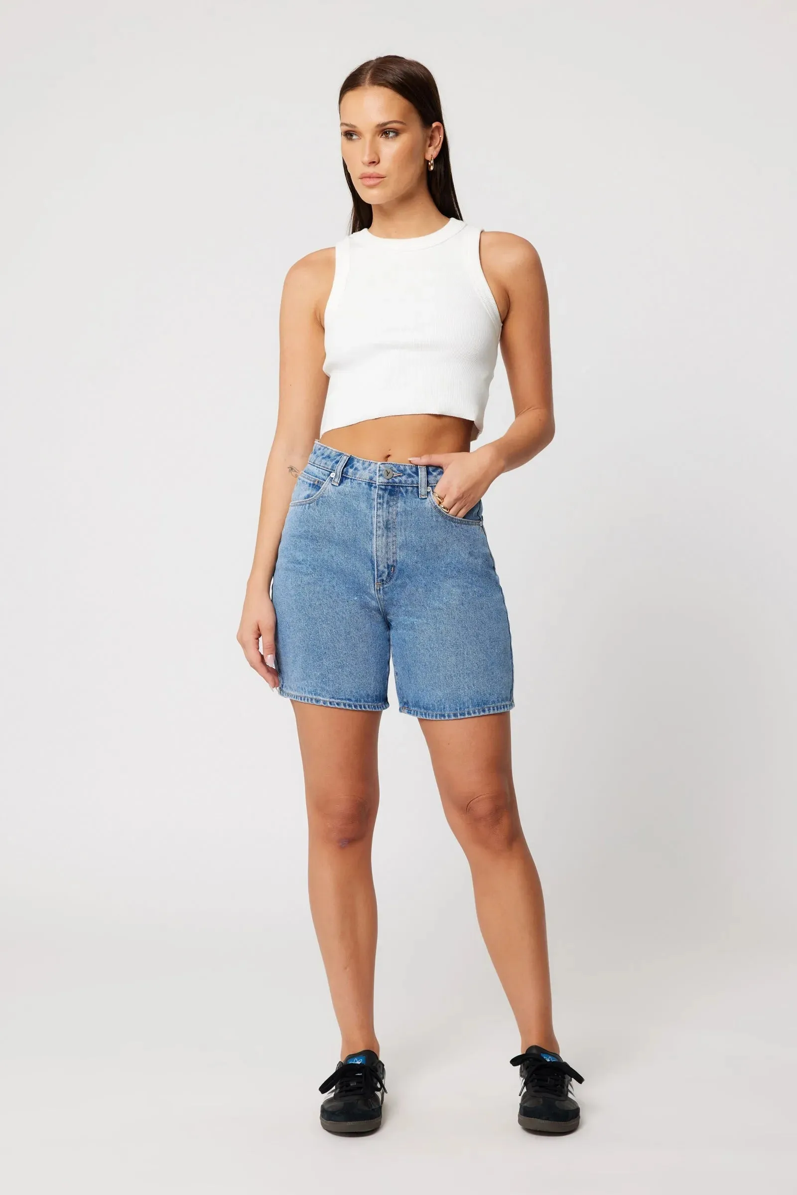 Abrand Womens Carrie Short Naomi